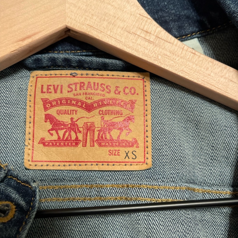 Levi’s Denim Jacket - Picture 3 of 6